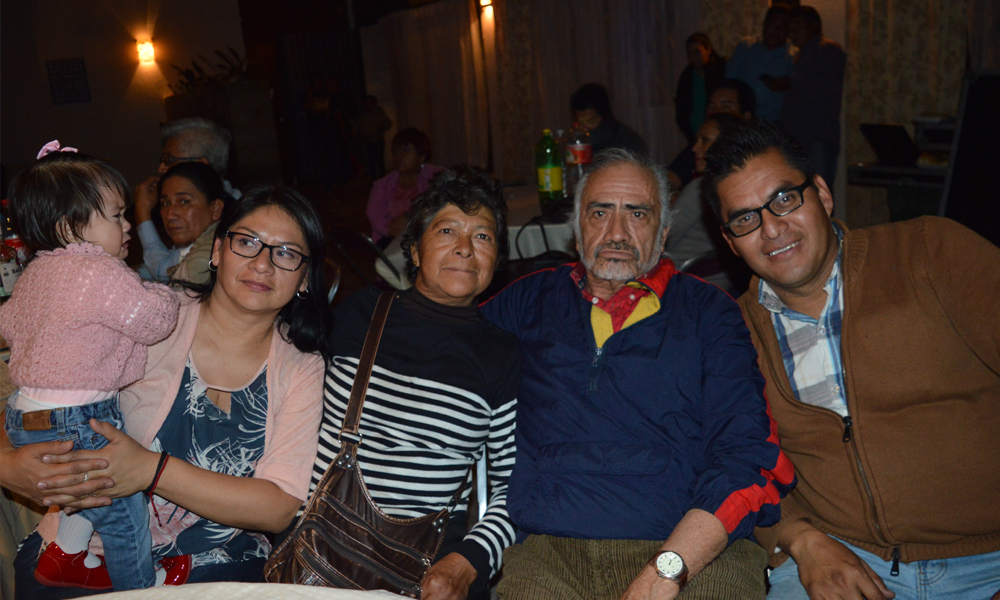 Llenos de júbilo, voceadores celebran el fin de año