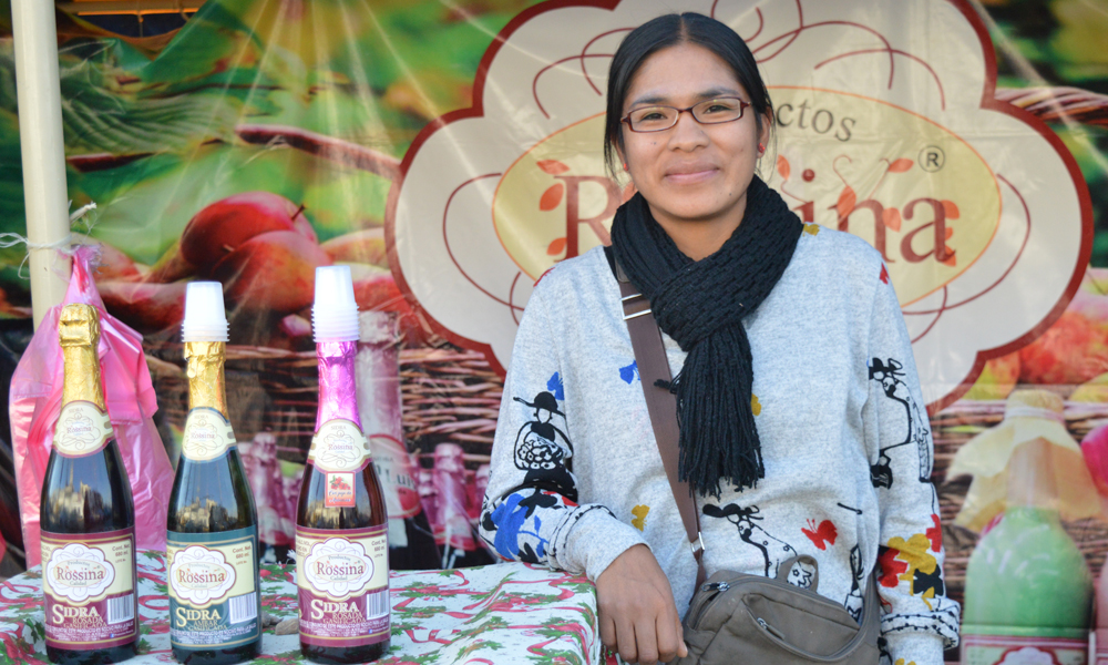 Disfrutan familias de atracciones de fin de año