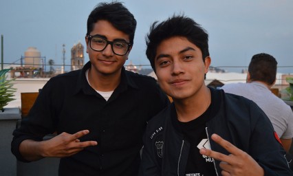 J&oacute;venes bailan al ritmo de los beats