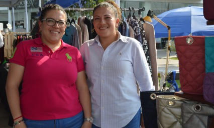 Visitan poblanos mercado local 