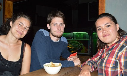 Disfrutan de amena cena italiana