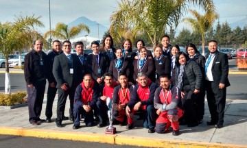 Condecoran a trabajadores a&eacute;reos