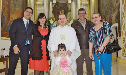 Cantan las ma&ntilde;anitas para Ana Fernanda