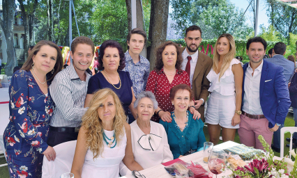 Regina recibe la bendici&oacute;n de Dios