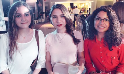 Protagoniza Palacio de Hierro pasarela de graduaci&oacute;n