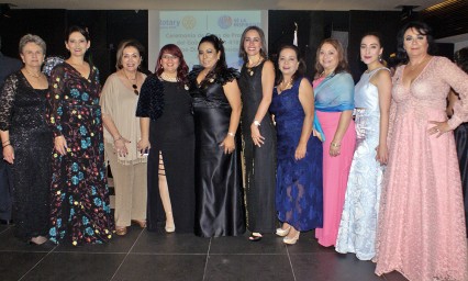 Solemne ceremonia de cambio de botones