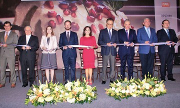 Inauguran temporada de chiles en nogada