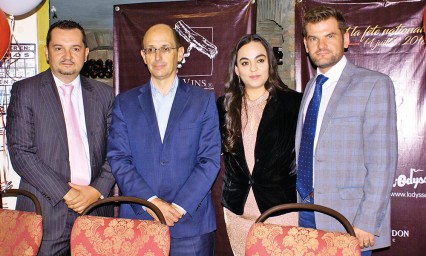 Se divierten en&nbsp;fiesta francesa