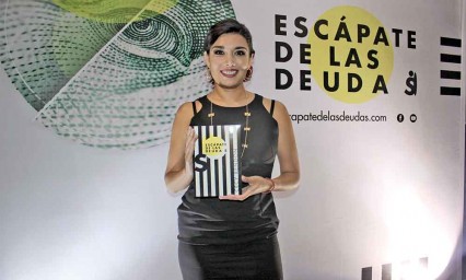 Presenta Cecy Rendón libro sobre educación financiera