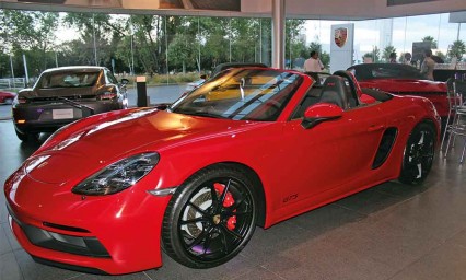 Presentan autos deportivos ante clientes poblanos