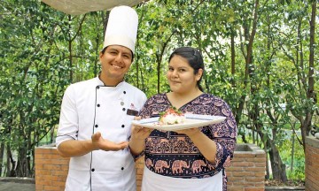 Ofrecen degustación de chiles en nogada