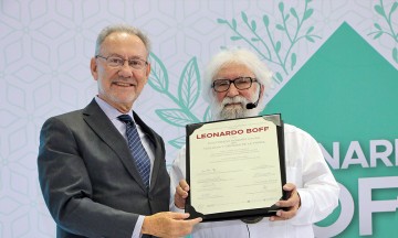 Homenajean al teólogo Leonardo Boff con Doctorado Honoris Causa