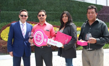 Entregan premio a ganador de sorteo