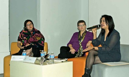 Rosa Borrás y Mabel Arellano exponen  “Historias entre hilos”