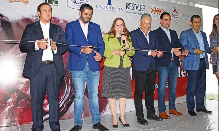 Celebran comida inaugural del Mole de Caderas 