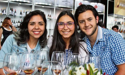 Llevan a cabo feria del vino