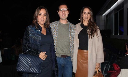 Organizan universitarios desfile de moda para ni&ntilde;os