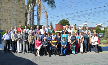 Se re&uacute;nen excompa&ntilde;eros de empresa industrial