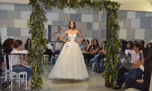 Presentan colección de vestidos de novia