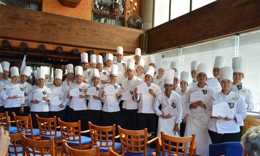 Compiten estudiantes en concurso gastronómico