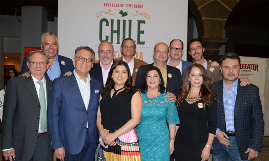 Restauranteros presentan los deliciosos chiles en nogada