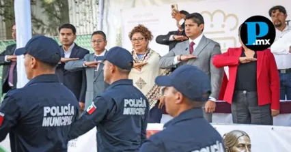 Marchan m&aacute;s de 5 mil alumnos y trabajadores en el desfile de Independencia en Cuautlancingo