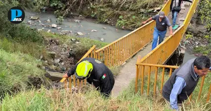 Deslave deja en riesgo puente peatonal entre Santa Margarita y Amalucan