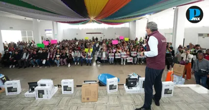 Ayuntamiento de Puebla destina 950 l&aacute;mparas y juegos infantiles a unidades habitacionales