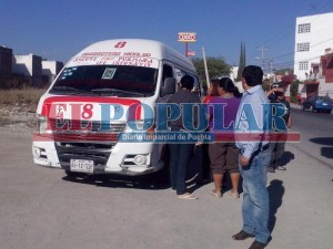 Padres de familia retienen unidades del transporte público en Tehuacán