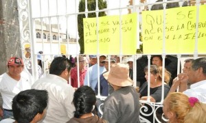 Descarta obispo ceder a presiones