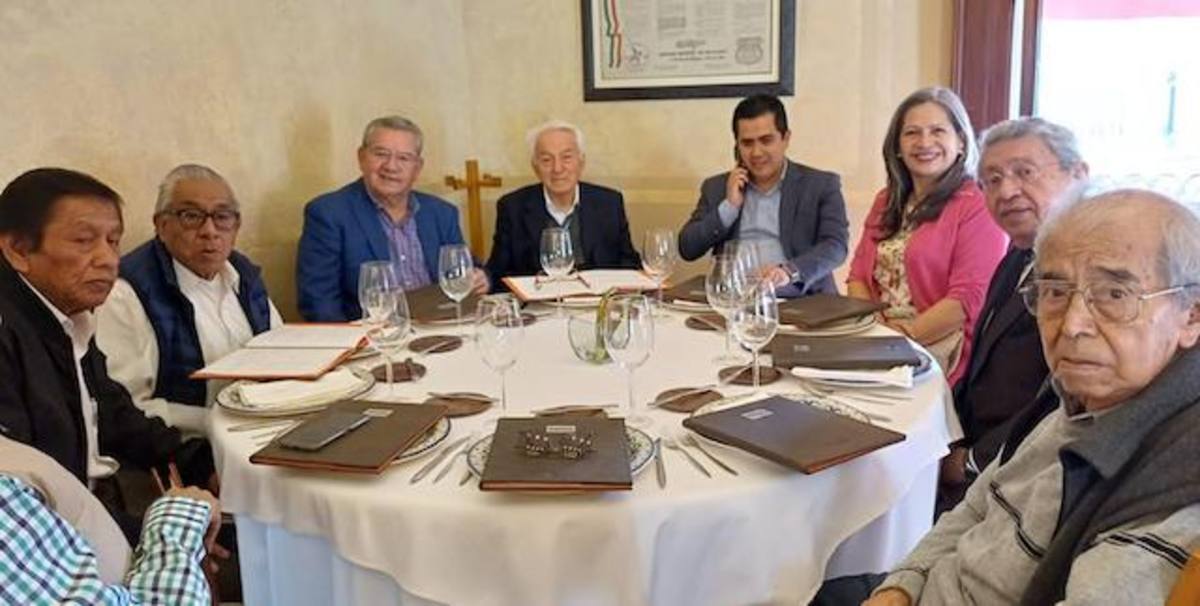 En un desayuno con columnistas los dirigentes Nacional y Estatal de la Corriente Crítica del PRI Genaro Morales Rentería y Erik Salgado Trujillo, señalaron que el actual dirigente estatal del PRI Néstor Camarillo Medina, ha sido un mal líder