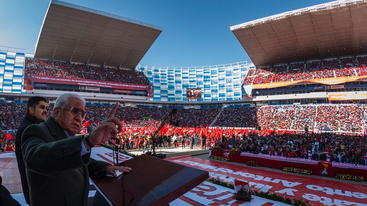 Maestro Aquiles encabezaba una reunión de suma importancia con la Dirección Nacional de la organización