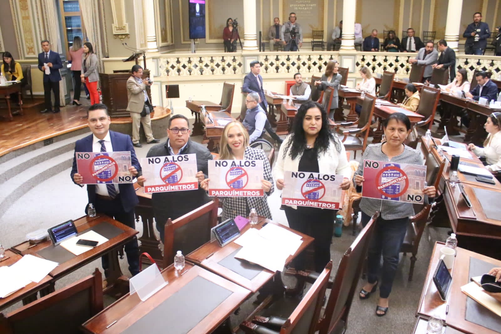 Se dice que hay diputados de Morena que pueden ponerle veto a la ley y bajar los “parquilalos”