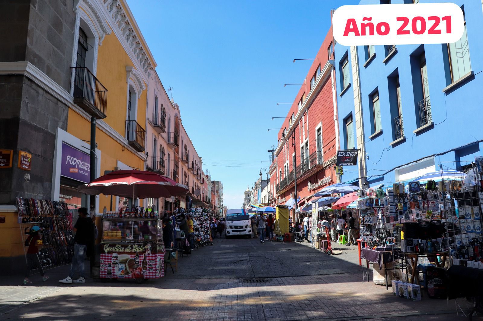 Centro Histórico de Puebla con vendedores ambulantes (año 2021)