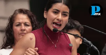 Gabriela "La Bonita" S&aacute;nchez encabez&oacute; un contingente desde el Paseo Bravo hasta el Z&oacute;calo para anunciar su aspiraci&oacute;n con Morena.