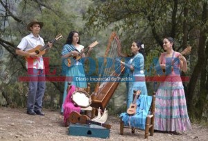 Aportan mujeres su  talento al son jarocho