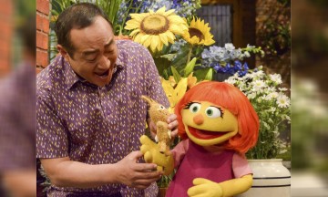 Incorpora Plaza Sésamo personaje con autismo 