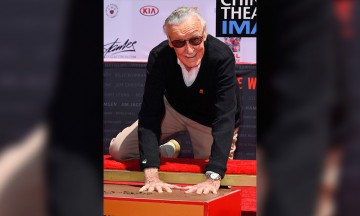 Stan Lee deja sus huellas en Hollywood