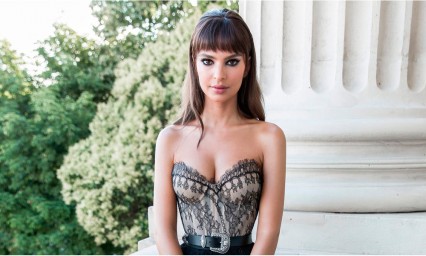 Emily Ratajkowski se desnuda para Allure