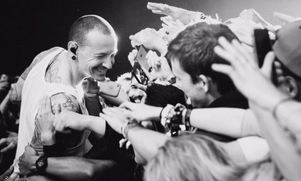 Se suicida Chester Bennington, vocalista de Linkin Park