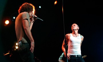 Hallan similitudes entre suicidios de Chester Bennington y Chris Cornell