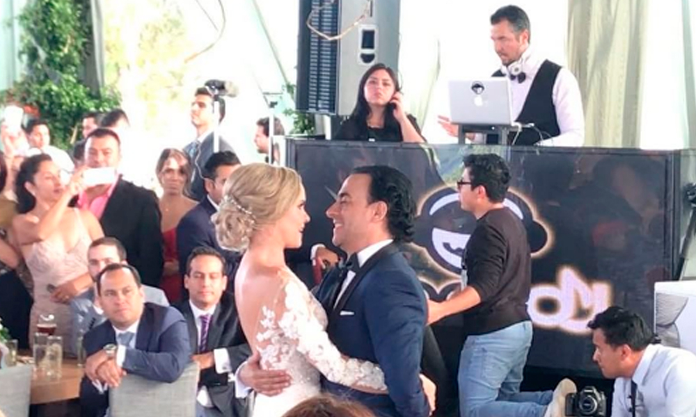 Celebra boda Adal Ramones en Africam Safari