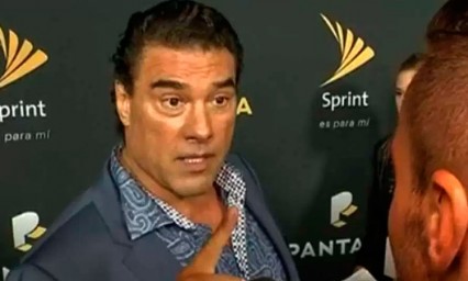 Eduardo Ya&ntilde;ez se disculpa por agredir a reportero