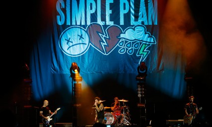 Conecta Simple Plan con poblanos