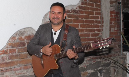 Trae Jaime Flores m&uacute;sica desde su coraz&oacute;n