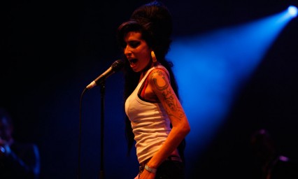 Revelan tema in&eacute;dito de Amy Winehouse