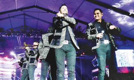 Conquistan mazatlecos a los poblanos