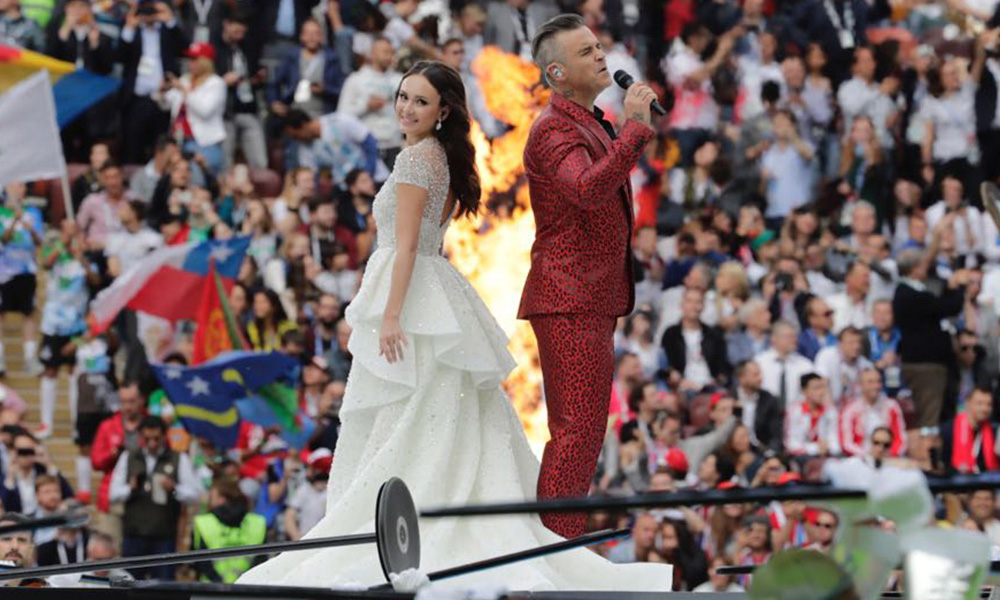 Robbie Williams saluda a Putin