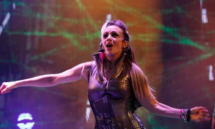 Fey, dispuesta a vibrar con poblanos