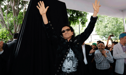 Inmortalizan con figura a Alex Lora en Puebla